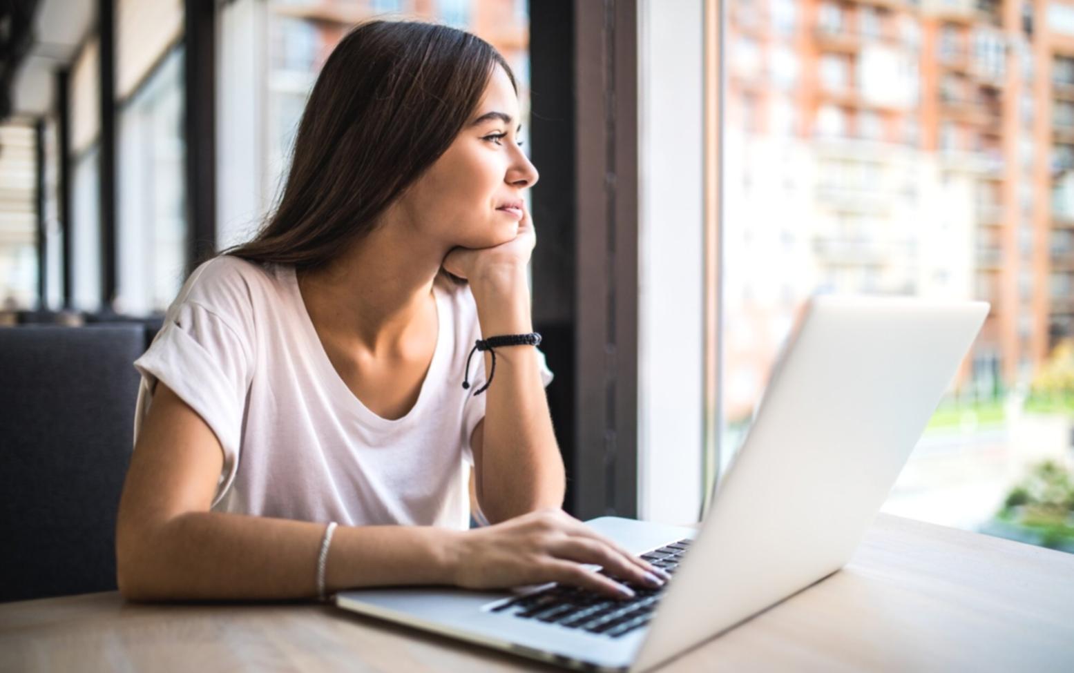 Analyse financière en action lors d'une session de formation pratique